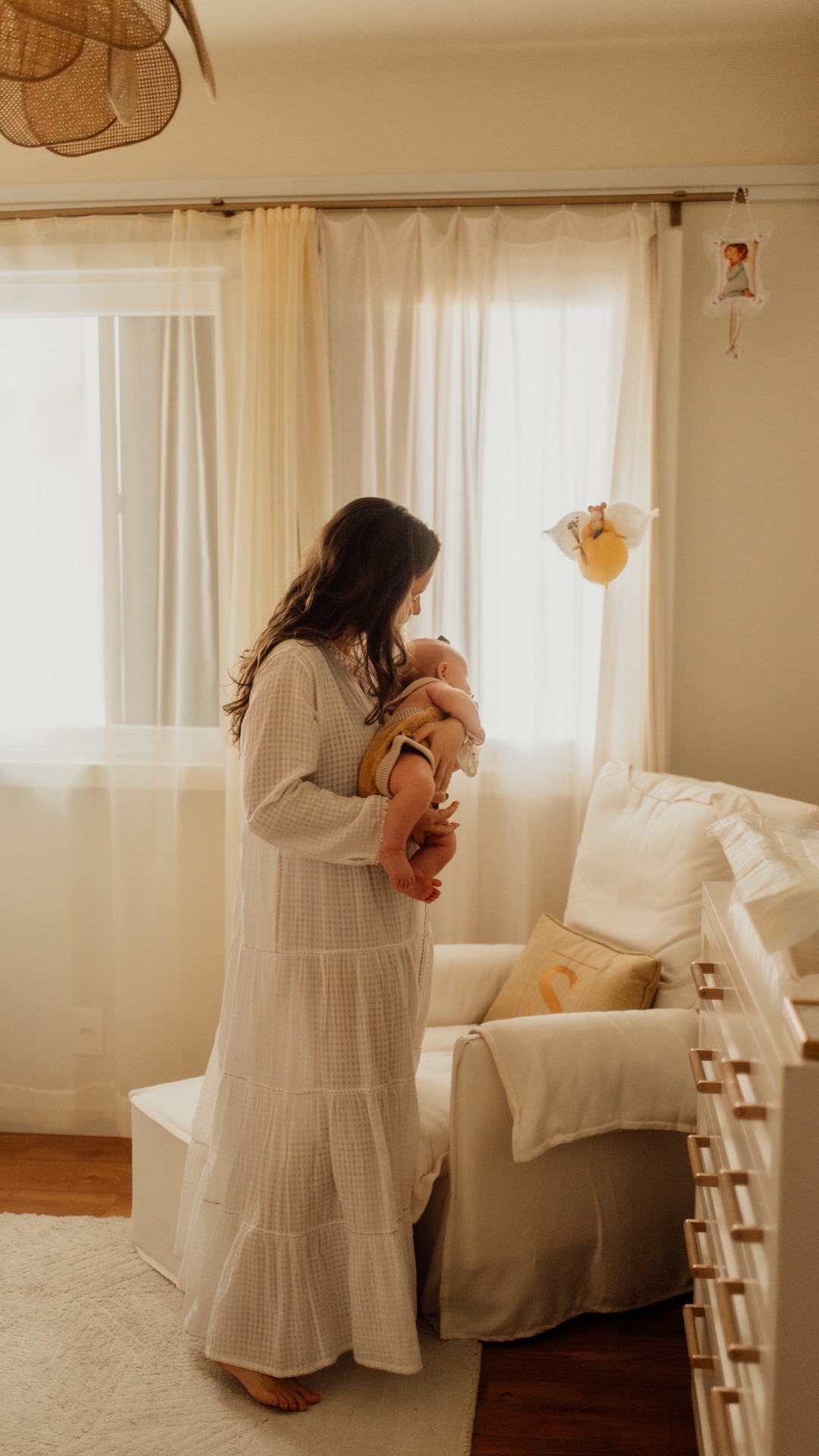 Família reunida durante ensaio documental pela Iluminar em Florianópolis