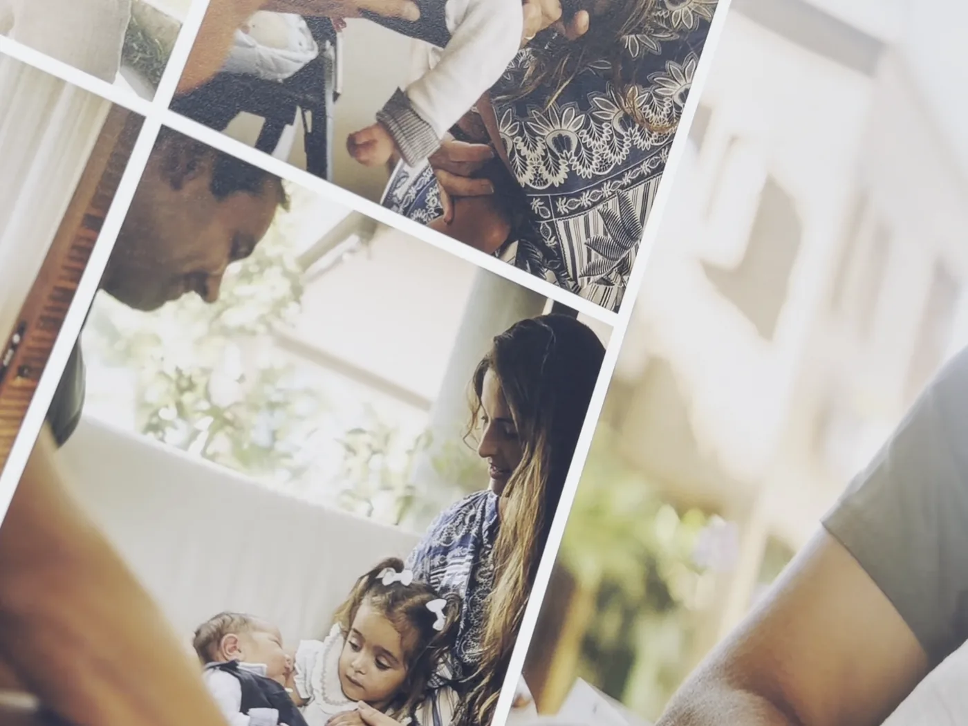 Álbum aberto em folha dupla com fotos de família