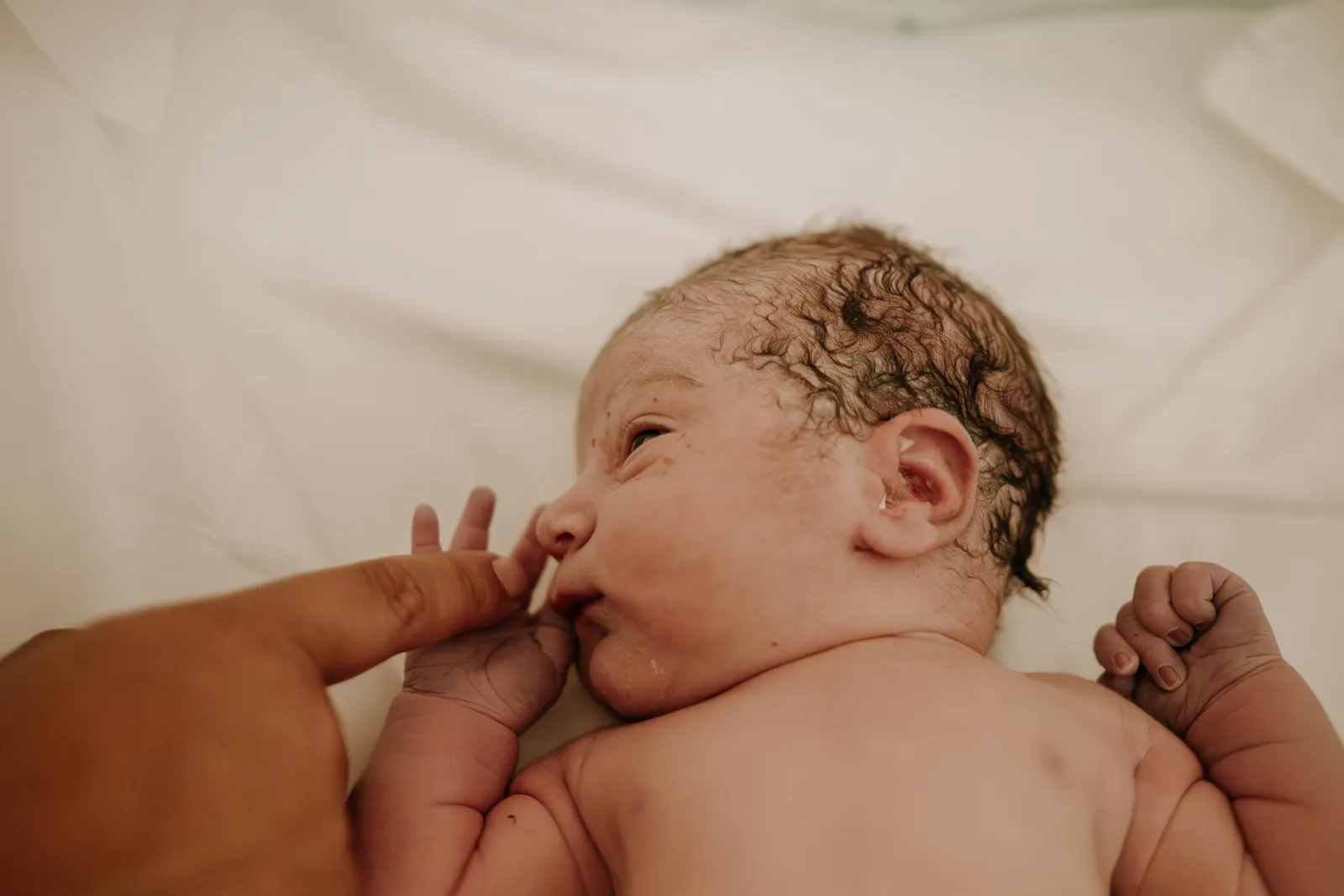 Bebê nos primeiros minutos de vida